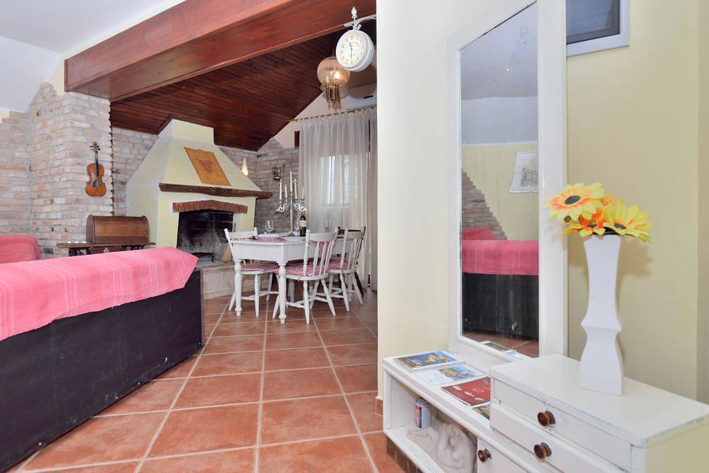 풀라 Rustic House With Private Swimming Pool 빌라 외부 사진